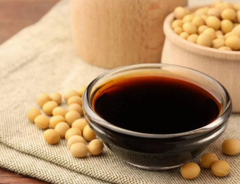 소금 대신 간장으로 간을 하는 것이 장 건강에 도움이 된다는 전문가의 설명이 나왔다. 사진은 AI가 생성한 이미지로 본 기사 내용과 무관. [사진=챗GPT]