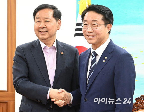 구윤철 부총리 겸 재정경제부 장관이 15일 오후 서울 여의도 국회에서 조정식 국회의장을 예방하고 있다. [사진=곽영래 기자]