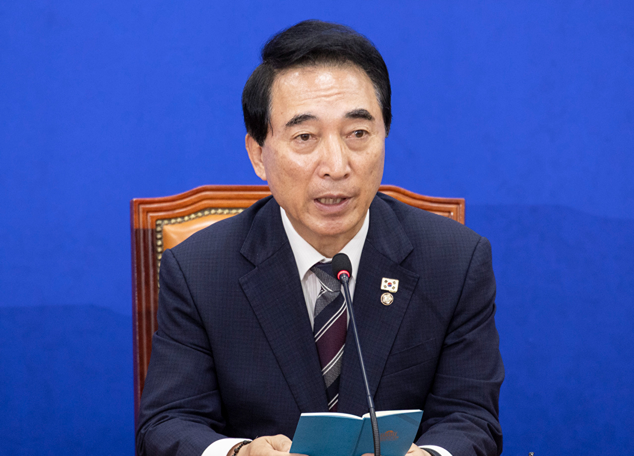 더불어민주당 박수현 수석대변인이 2025년 국정감사를 하루 앞둔 12일 서울 여의도 국회에서 열린 기자간담회에 참석해 발언하고 있다. 2025.10.12hkmpooh@yna.co.kr [사진=연합뉴스]