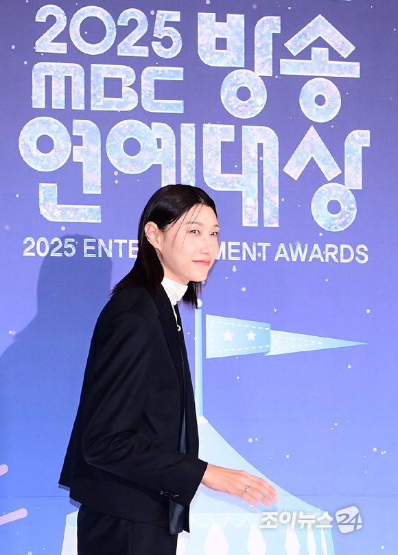 '신인감독 김연경' 김연경이 29일 오후 서울 마포구 MBC 사옥에서 열린 '2025 MBC 방송연예대상' 포토월 행사에 참석하고 있다. [사진=정소희 기자]