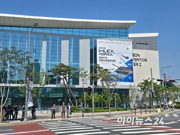 '2026 대한민국 국방산업발전대전(InLEX KOREA)'의 한화에어로스페이스 부스. [사진=최란 기자]