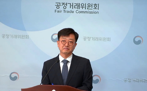 오행록 공정거래위원회 카르텔조사국장이 7일 정부세종청사에서 열린 'SK에너지 및 현대오일뱅크의 휘발유˙등유 ˙경유 담합 사건 심의 절차 개시'를 브리핑하고 있다.
