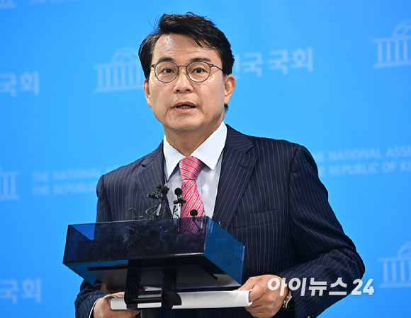 윤상현 국민의힘 의원이 지난 3일 오전 서울 여의도 국회 소통관에서 '김정숙 종합 특검법' 발의 관련 기자회견을 하고 있다. [사진=곽영래 기자]