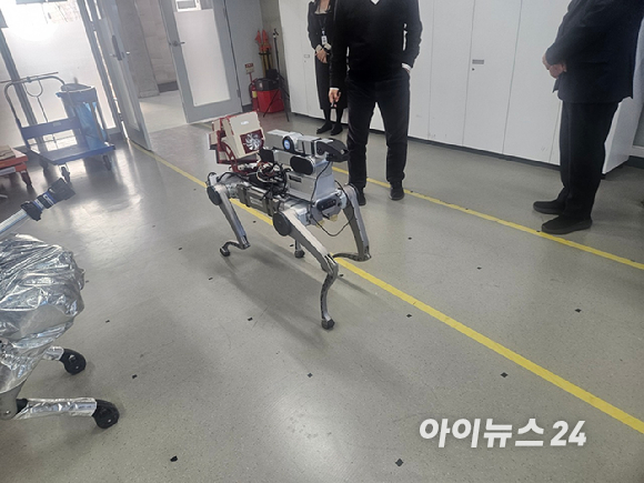 29일 경북 포항시 남구에 위치한 한국로봇융합연구원(이하 KIRO)에서 강기원 원장이 인터뷰 질문에 답하고 있다. [사진=설재윤 기자]