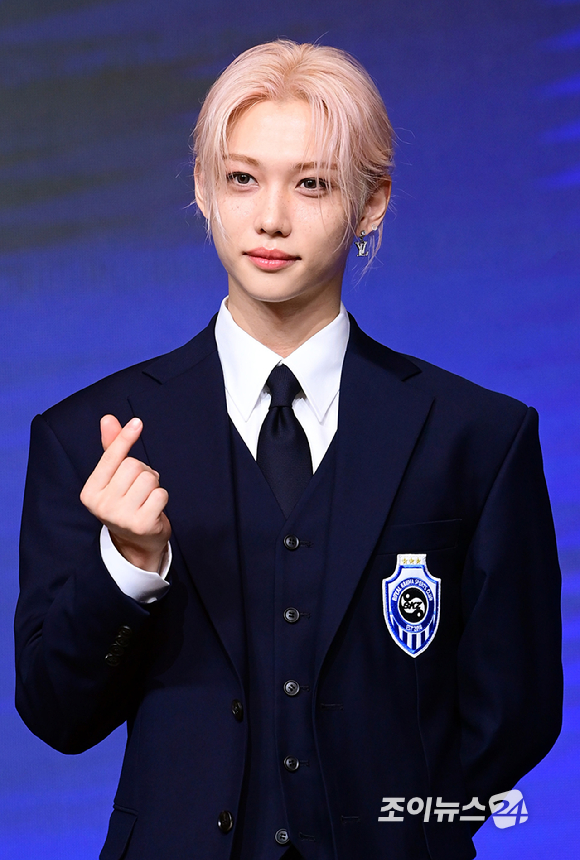 그룹 스트레이키즈 필릭스가&nbsp;22일 오전 서울 영등포구 여의도 콘래드호텔에서 열린&nbsp;스트레이키즈(Stray Kids) 정규 4집 '카르마' 발매 기념 기자간담회에서 포즈를 취하고 있다. [사진=정소희 기자]