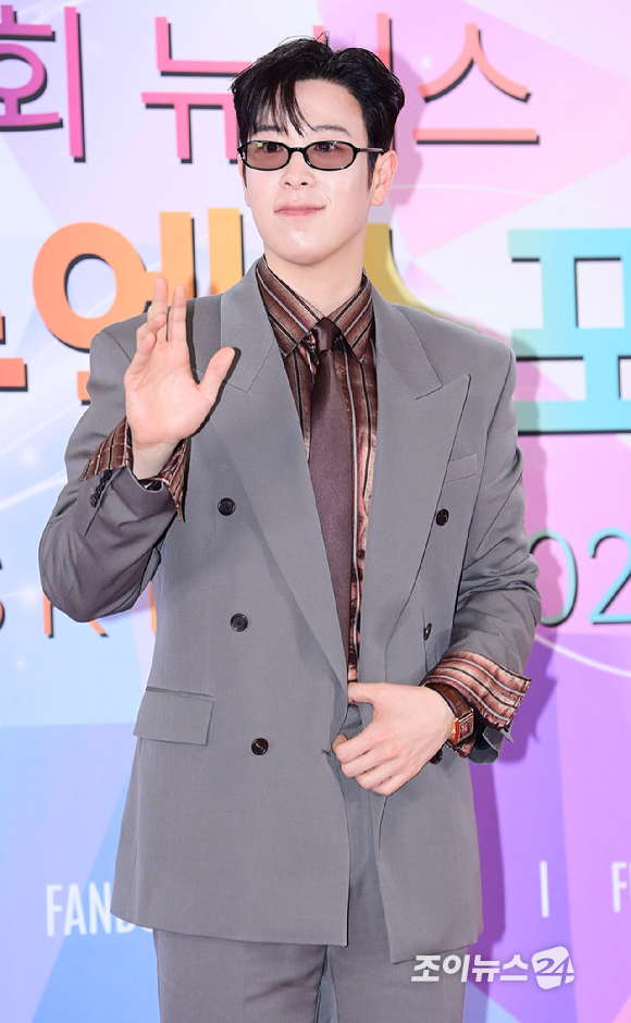배우 표지훈(피오)이 28일 오후 서울 중구 소공동 롯데호텔에서 열린 '제8회 뉴 시스 한류엑스포' 시상식 포토월 행사에 참석하고 있다. [사진=정소희 기자]