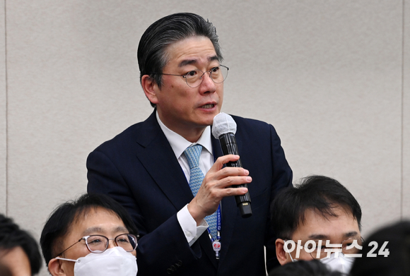 정승일 한국전력공사 사장이 23일 오전 서울 여의도 국회에서 열린 산업통상자원중소벤처기업위원회 전체회의에서 의원 질의에 답하고 있다. [사진=김성진 기자]