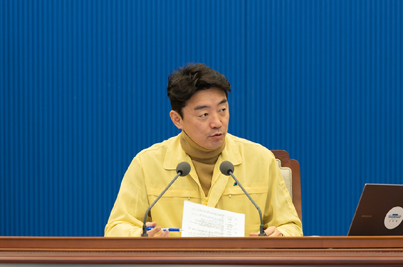 강훈식 대통령 비서실장이 2일 청와대에서 열린 주간업무회의에서 발언하고 있다. 2026.3.2 [청와대 제공. 재판매 및 DB 금지] [사진=연합뉴스]