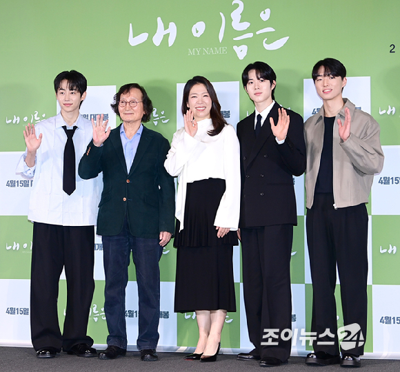 (왼쪽부터)박지빈-정지영 감독-염혜란-신우빈-최준우가 2일 오후 서울 용산구 CGV 용산아이파크몰에서 열린 영화 '내 이름은'(감독 정지영) 언론시사회에 참석하고 있다. [사진=정소희 기자]