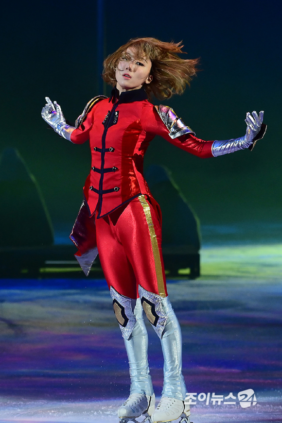 피겨선수 김예림이 23일 오후 서울 목동아이스링크에서 열린 뮤지컬 '나 혼자만 레벨업 on ICE' 프레스콜에서 열연하고 있다. [사진=정소희 기자]