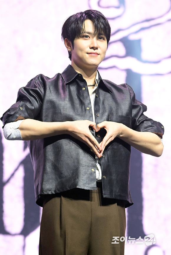 그룹 위아이 김동한이 29일 오후 서울 광진구 예스24라이브홀에서 열린 위아이(WEi) 여덟 번째 미니앨범 '원더랜드' 발매 기념 쇼케이스에 참석하고 있다. [사진=정소희 기자]