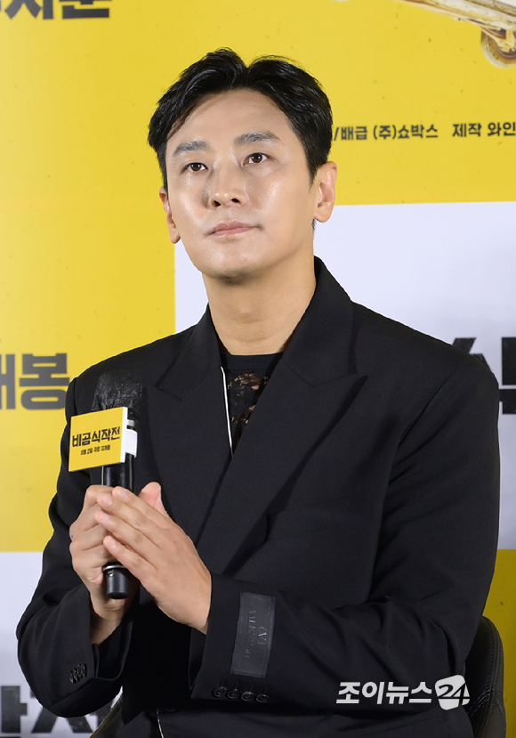 배우 주지훈이 4일 오전 서울 용산구 CGV 용산아이파크몰에서 열린 영화 '비공식작전' (감독 김성훈) 제작보고회에 참석하고 있다. [사진=정소희 기자]