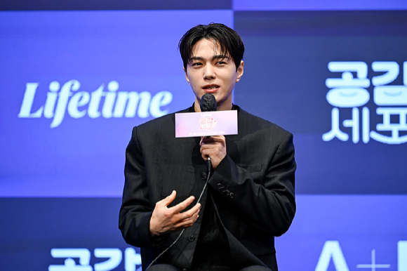 '공감세포' 제작발표회에 참석한 배우 김명수 [사진=라이프타임 ]