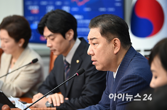  더불어민주당 김병기 당대표 직무대행 겸 원내대표가 30일 오전 서울 여의도 국회에서 열린 최고위원회의에서 발언하고 있다. [사진=곽영래 기자]