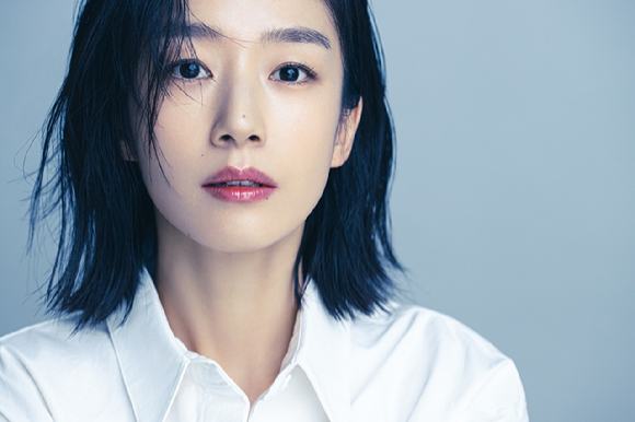 배우 곽선영이 프로필 촬영에서 포즈를 취하고 있다. [사진=프레인TPC]