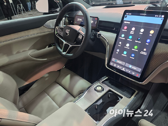 볼보자동차코리아가 1일 인천 인스파이어 리조트에서 'EX90'을 공개하고 있다. [사진=김종성 기자]