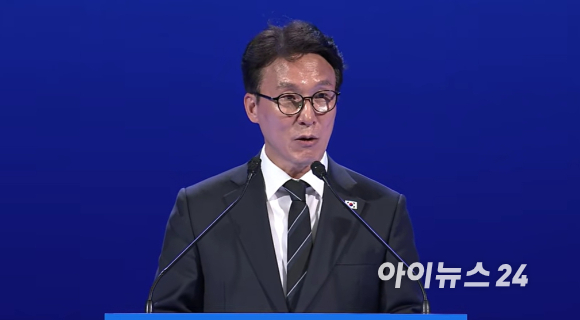 최태원 대한상공회의소 회장이 31일 서울 중구 대한상의에서 열린 상공인의 날 행사에서 인사말을 하고 있다. [사진=박지은 기자]