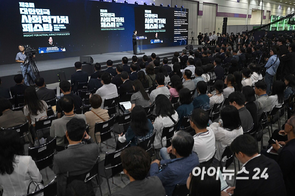 한성숙 국무총리가 21일 오후 서울 강남구 코엑스에서 열린 제3회 대한민국 사회적가치 페스타 개회식에서 축사를 하고 있다. [사진=곽영래 기자]