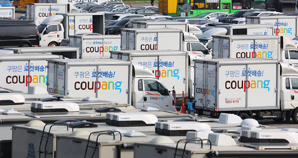 쿠팡 배송차량 모습. [사진=연합뉴스]