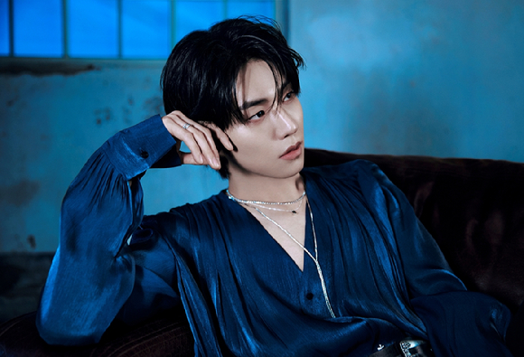 엔플라잉(이승협, 차훈, 김재현, 유회승, 서동성) 정규 2집 'Everlasting'(에버래스팅) Ever 버전 단체 재킷 포스터 [사진=FNC엔터테인먼트]