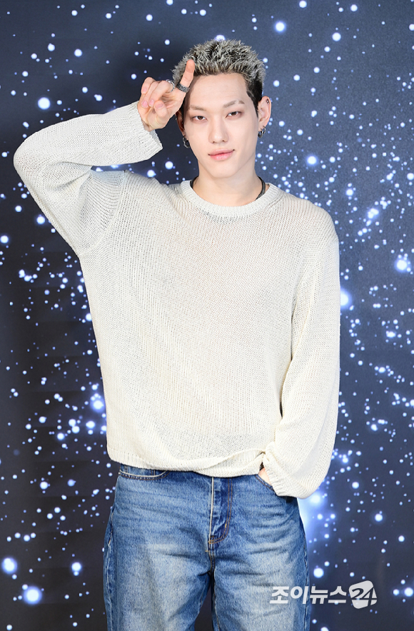 그룹 올아워즈(ALL(H)OURS)가 서울 성동구 성수동에 위치한 케이팝 체험 아카데미 케이팝아케이드에서 진행된 조이뉴스24와의 인터뷰에 앞서 포즈를 취하고 있다. [사진=정소희 기자]