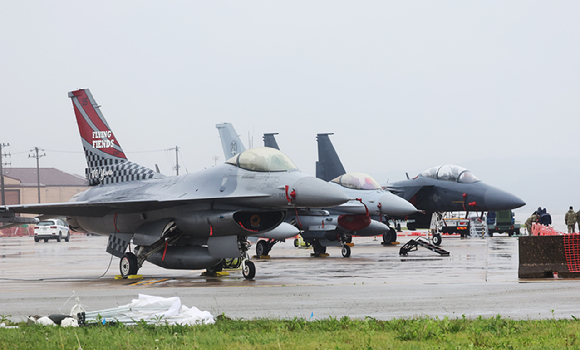 9일 경기도 평택시 주한미공군 오산기지에서 열린 '오산 에어 파워 데이 2025 미디어데이'에 F-16 등 다양한 전투기가 전시돼 있다. [사진=연합뉴스]