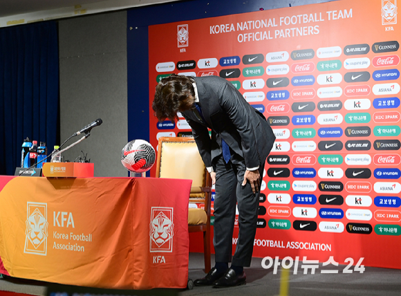 홍명보 신임 축구 국가대표팀 감독이 29일 오전 서울 종로구 축구회관에서 열린 국가대표팀 감독 취임 기자회견에 참석하고 있다.  [사진=정소희 기자]