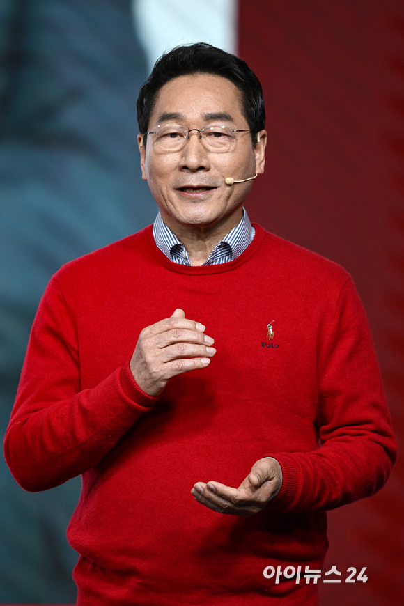 유정복 국민의힘 경선 후보가 18일 오후 서울 강서구 ASSA아트홀에서 열린 국민의힘 '제21대 대통령후보자 1차 경선 비전대회'에서 비전을 발표하고 있다. [사진=국회사진취재단]