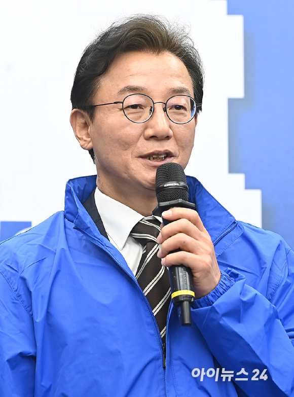 전재수 부산광역시장 후보가 23일 국회에서 열린 민주당 광역단체장 후보 연석회의에서 인사말을 하고 있다. [사진=곽영래 기자]