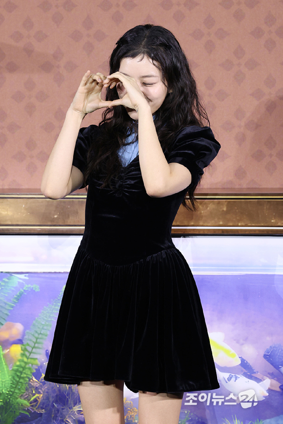 배우 고아성이 12일 오전 서울 강남구 삼성동 메가박스 코엑스점에서 열린 넷플릭스 영화 '파반느'(감독 이종필) 제작보고회에 참석해 포즈를 취하고 있다. [사진=문수지 기자]