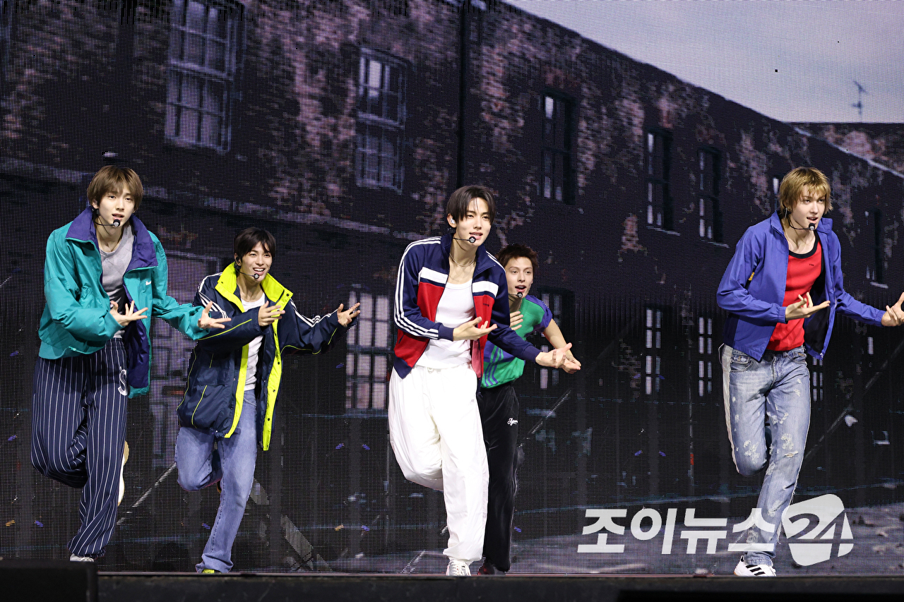 그룹 코르티스가 20일 오후 서울 광진구 광장동 예스24라이브홀에서 열린 미니 2집 '그린그린(GREENGREEN)' 발매 기념 쇼케이스에 참석해 열띤 무대를 펼치고 있다. [사진=문수지 기자]