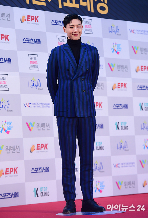 배우 지수가 19일 오후 서울 잠실실내체육관에서 열린 '제26회 하이원 서울가요대상'에 참석해 포즈를 취하고 있다. [사진=아이뉴스24 포토DB]