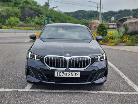 BMW 520i 전면. [사진=홍성효 기자]