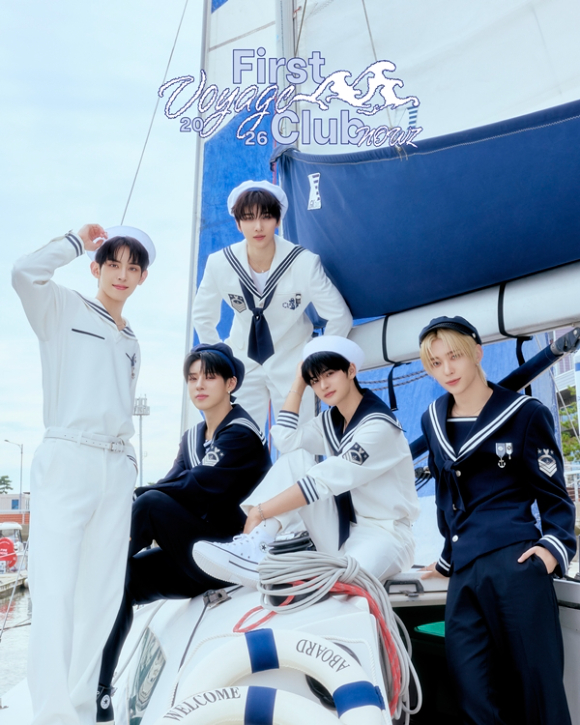 나우즈, 2026 시즌 그리팅 출시⋯청량 마린 보이 변신