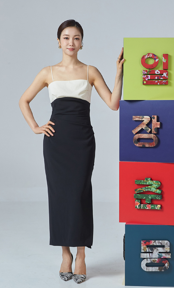 배우 김옥빈이 18일 온라인으로 진행된 'Apple과 박찬욱 감독 콜라보 프로젝트' 기자간담회에 참석해 포즈를 취하고 있다. [사진=Apple]