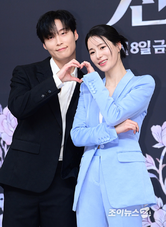 배우 허남준과 임지연이 7일 오후 서울 양천구 목동 SBS사옥에서 열린 SBS 새 금토드라마 '멋진 신세계' 제작발표회에 참석하고 있다. [사진=정소희 기자]