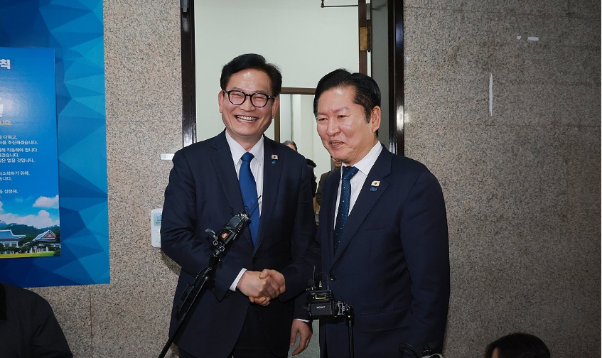 조국혁신당 조국 대표가 9일 국회에서 창당 2주년을 기념해 열린 기자회견에서 당 차원에서 거둔 성과와 소회를 밝히고 있다. 2026.3.9 [사진=연합뉴스]