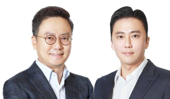 (왼쪽부터)홍정국 BGF 사장, 홍정혁 BGF 신사업담당. [사진=BGF]
