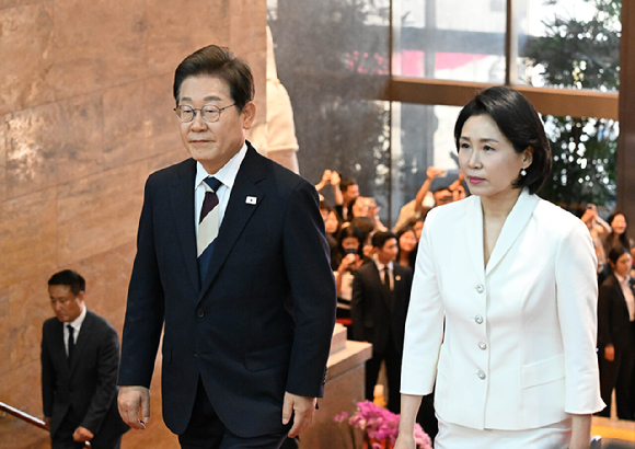 미국 백악관이 이재명 대통령의 당선 이후 낸 첫 메시지에서 이례적으로 중국을 언급했다. 사진은 도널드 트럼프 미국 대통령. [사진=EPA/연합뉴스]
