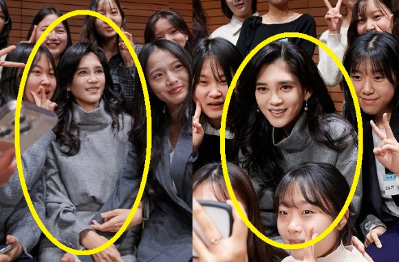 이부진 두을장학재단 이사장이 장학증서 수여식에서 입은 원피스가 화제다. [사진=두을장학재단]