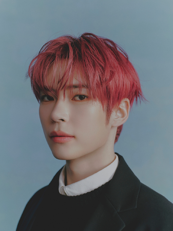 제베원 성한빈, 클래식과 모던⋯찬란한 비주얼