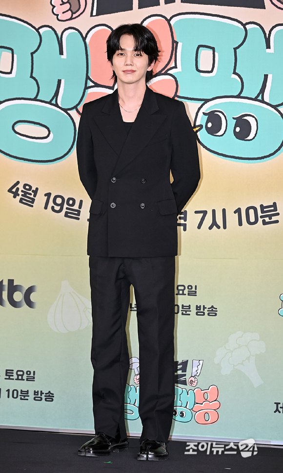 배우 유승호가 17일 오후 서울 마포구 스탠포드호텔 JTBC 예능 프로그램 '대결! 팽봉팽봉' 제작발표회에서 포토타임을 갖고 있다. [사진=곽영래 기자]