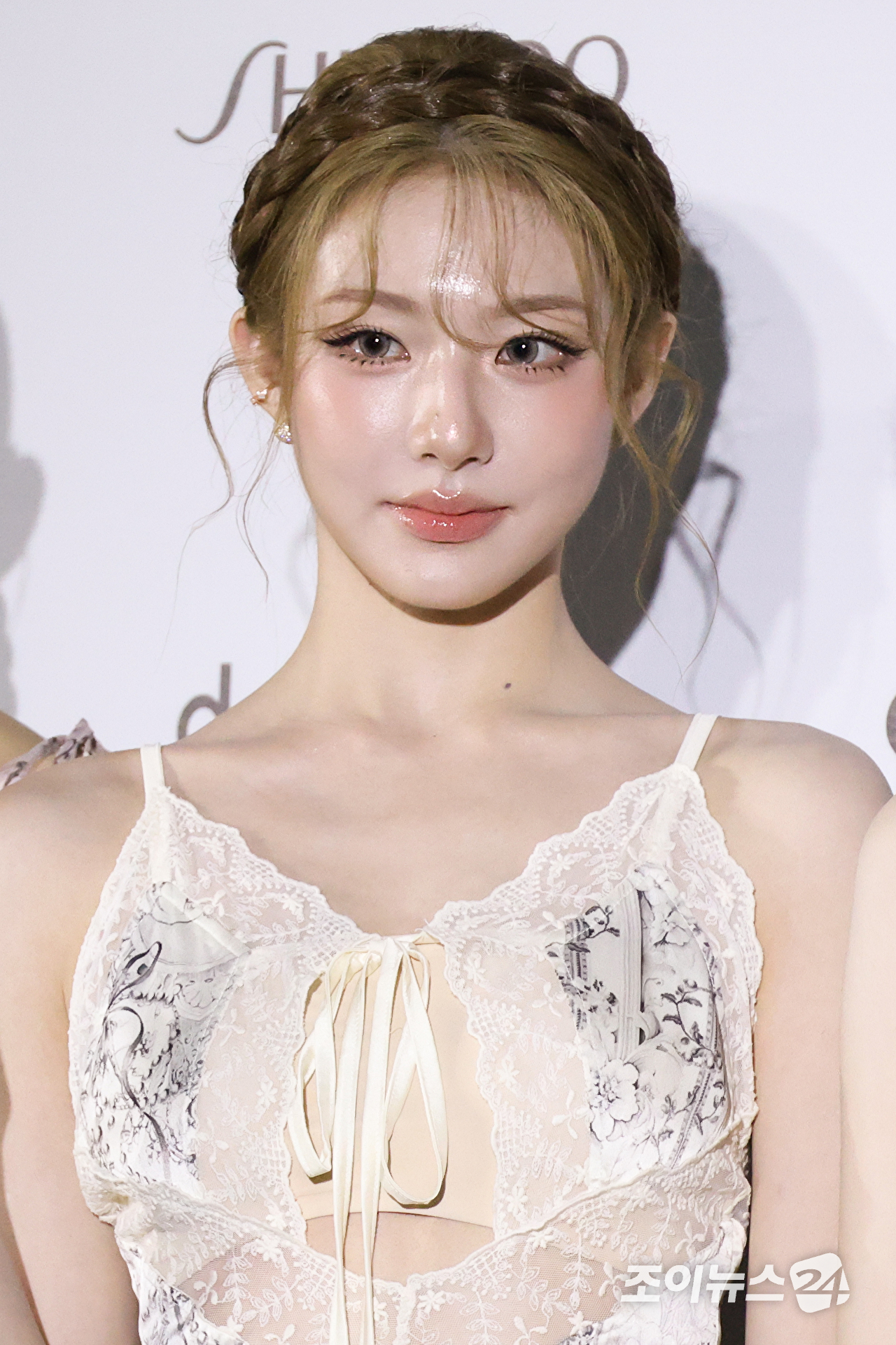 그룹 트리플에스 지우, 신위, 린, 연지가 1일 오후 서울 중구 동대문디자인플라자에서 진행된 2027 S/S 서울패션위크 '두칸' 컬렉션에 참석해 포즈를 취하고 있다. [사진=문수지 기자]