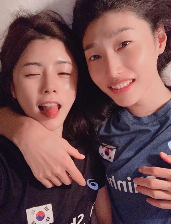 이다영이 김연경과 찍은 셀카를 게재했다. [사진=이다영 SNS]