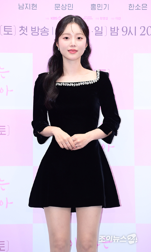 배우 한소은이 30일 오후 서울 마포구 스탠포드호텔에서 열린 KBS2 새 토일 미니시리즈 '은애하는 도적님아' 제작발표회에 참석하고 있다. [사진=정소희 기자]