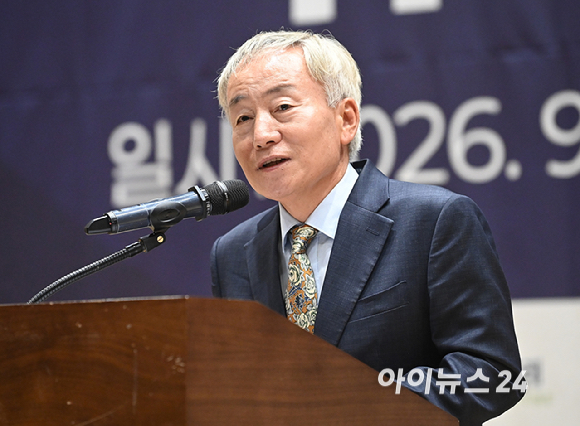 박동석 아이뉴스24 사장이 9일 서울 여의도 국회 의원회관에서 열린 제10회 대한민국 청년의날 축제 조직위원 위촉식 & 시상식에서 환영사를 하고 있다. [사진=곽영래 기자]