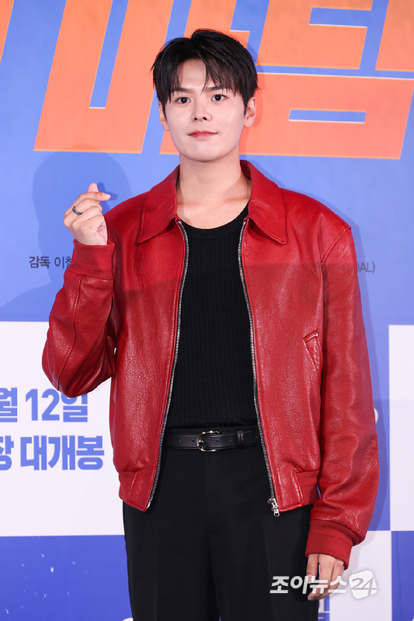 배우 이상윤, 려윤, 엄정화, 박성웅, 박진주, 최수영, 배정남이 27일 오후 서울 용산구 CGV 용산아이파크몰점에서 진행된 영화 '오케이 마담2'(감독 이철하) 언론시사회에 참석해 포즈를 취하고 있다. [사진=문수지 기자]
