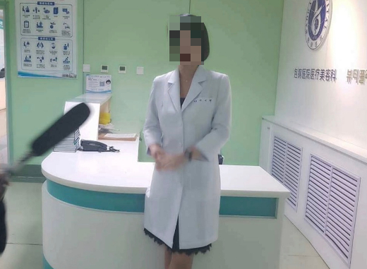 박나래에게 의료 서비스를 제공한 것으로 알려진 이른바 &lsquo;주사 이모&rsquo; 이모씨가 &ldquo;중국 네이멍구의 한 의과대학에서 교수로 재직했다&rdquo;며 자신의 소셜미디어(SNS)에 올린 사진. [사진=이씨 인스타그램 캡처]