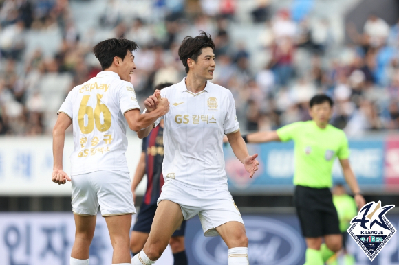 FC서울 기성용이 득점을 기록하고 기뻐하고 있다. [사진=한국프로축구연맹]