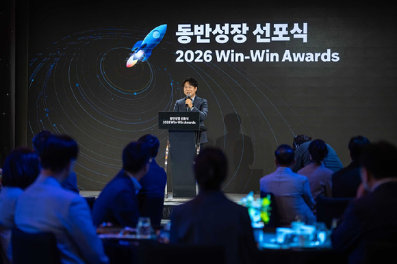 전경수 CPLB 대표가 CPLB 2026 윈윈 어워즈에서 환영 인사를 하고 있다. [사진=쿠팡 CPLB]